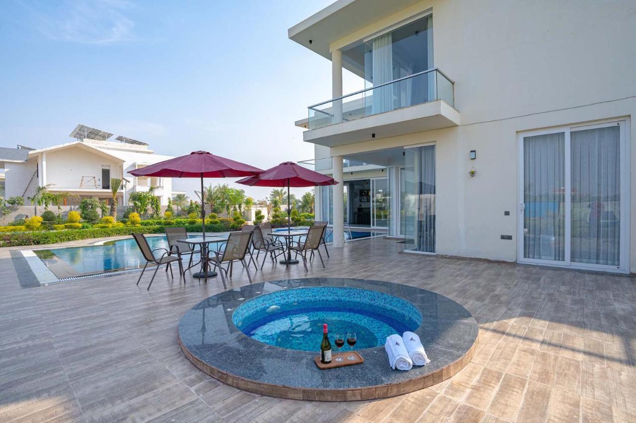 Stayvista At Le Blanc Escape W Outdoor Pool Sohna Екстер'єр фото