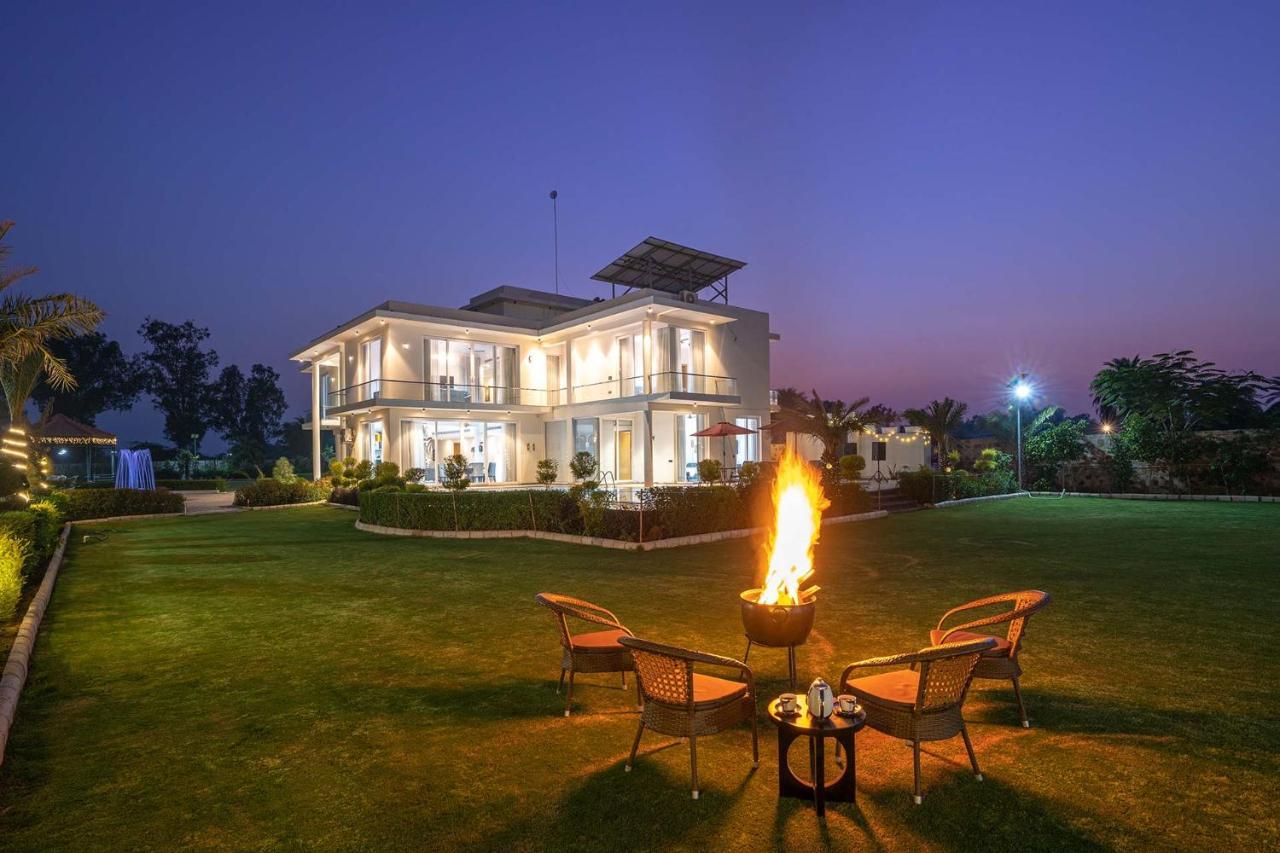 Stayvista At Le Blanc Escape W Outdoor Pool Sohna Екстер'єр фото