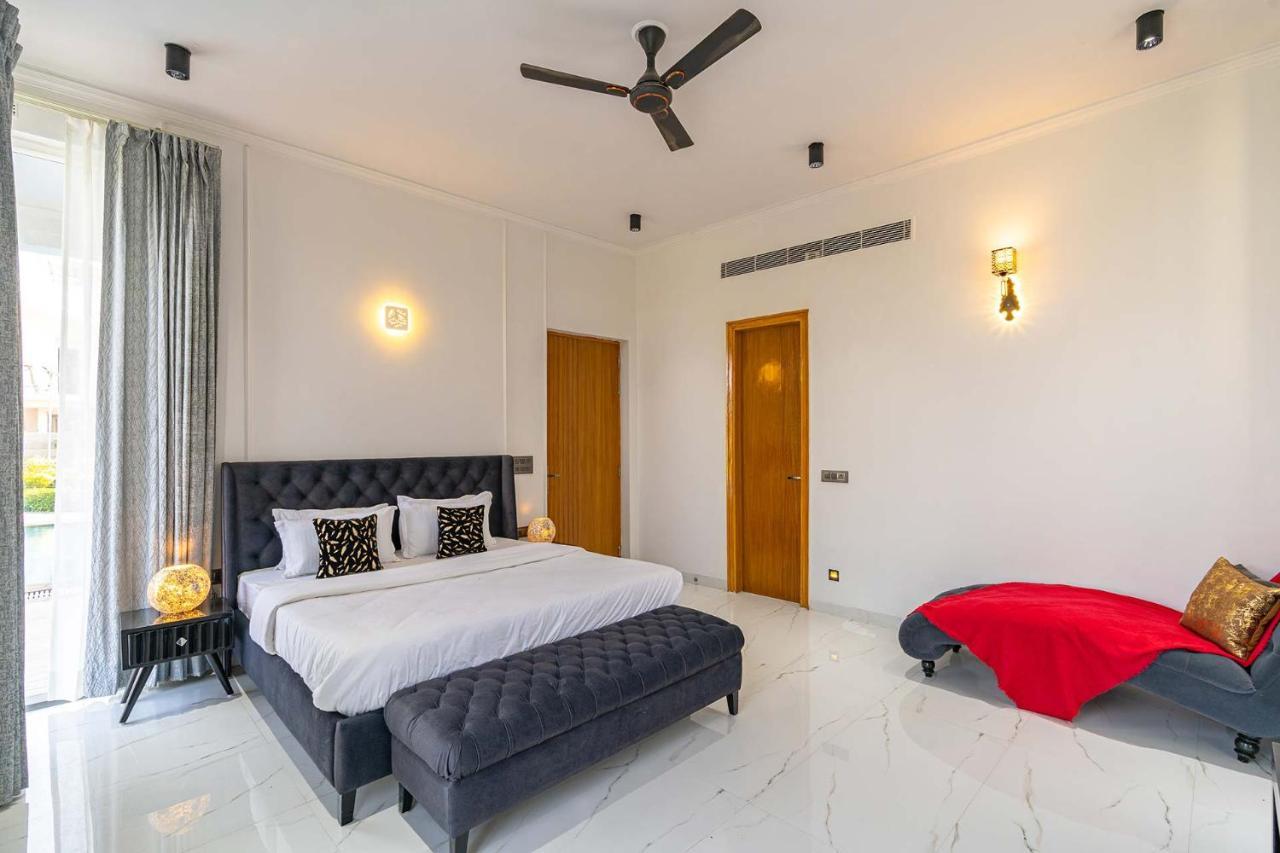 Stayvista At Le Blanc Escape W Outdoor Pool Sohna Екстер'єр фото