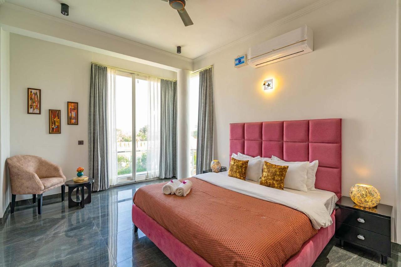 Stayvista At Le Blanc Escape W Outdoor Pool Sohna Екстер'єр фото