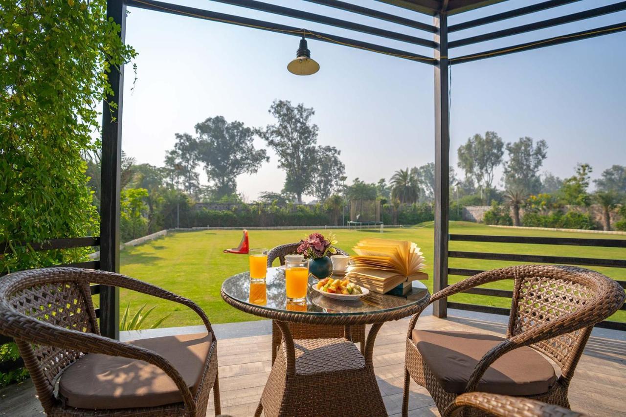 Stayvista At Le Blanc Escape W Outdoor Pool Sohna Екстер'єр фото