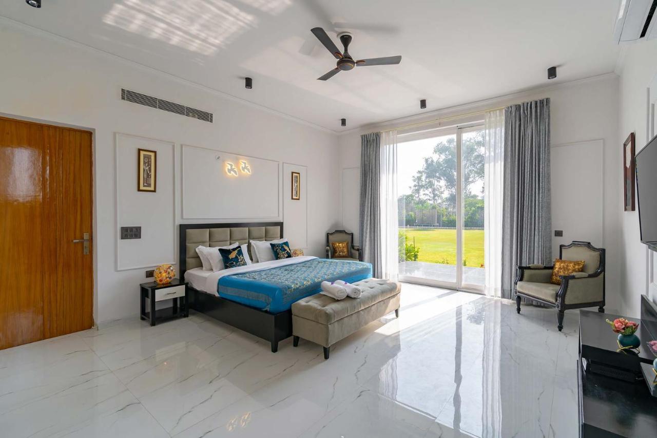 Stayvista At Le Blanc Escape W Outdoor Pool Sohna Екстер'єр фото