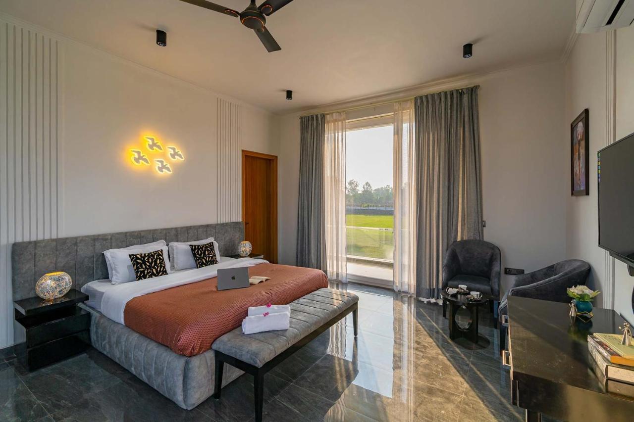 Stayvista At Le Blanc Escape W Outdoor Pool Sohna Екстер'єр фото