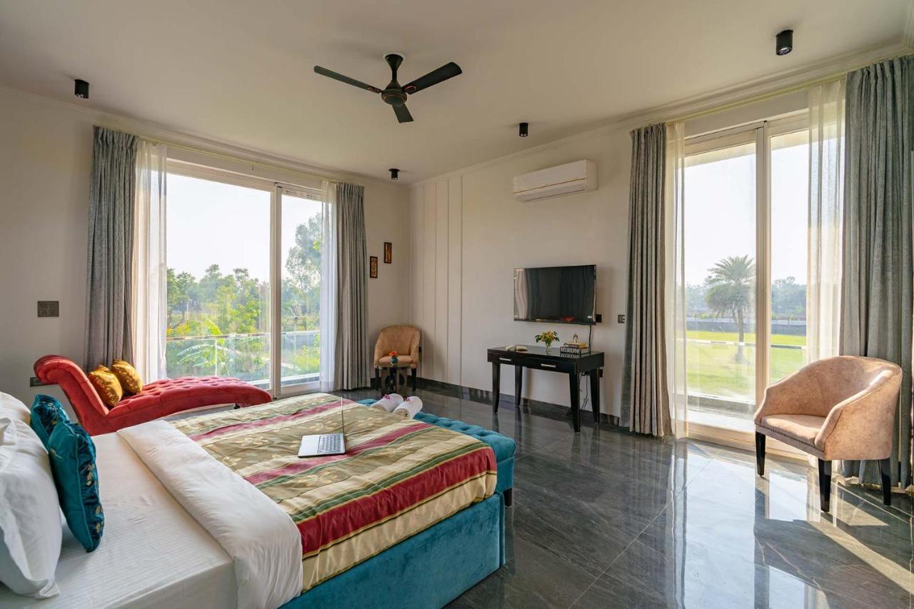 Stayvista At Le Blanc Escape W Outdoor Pool Sohna Екстер'єр фото